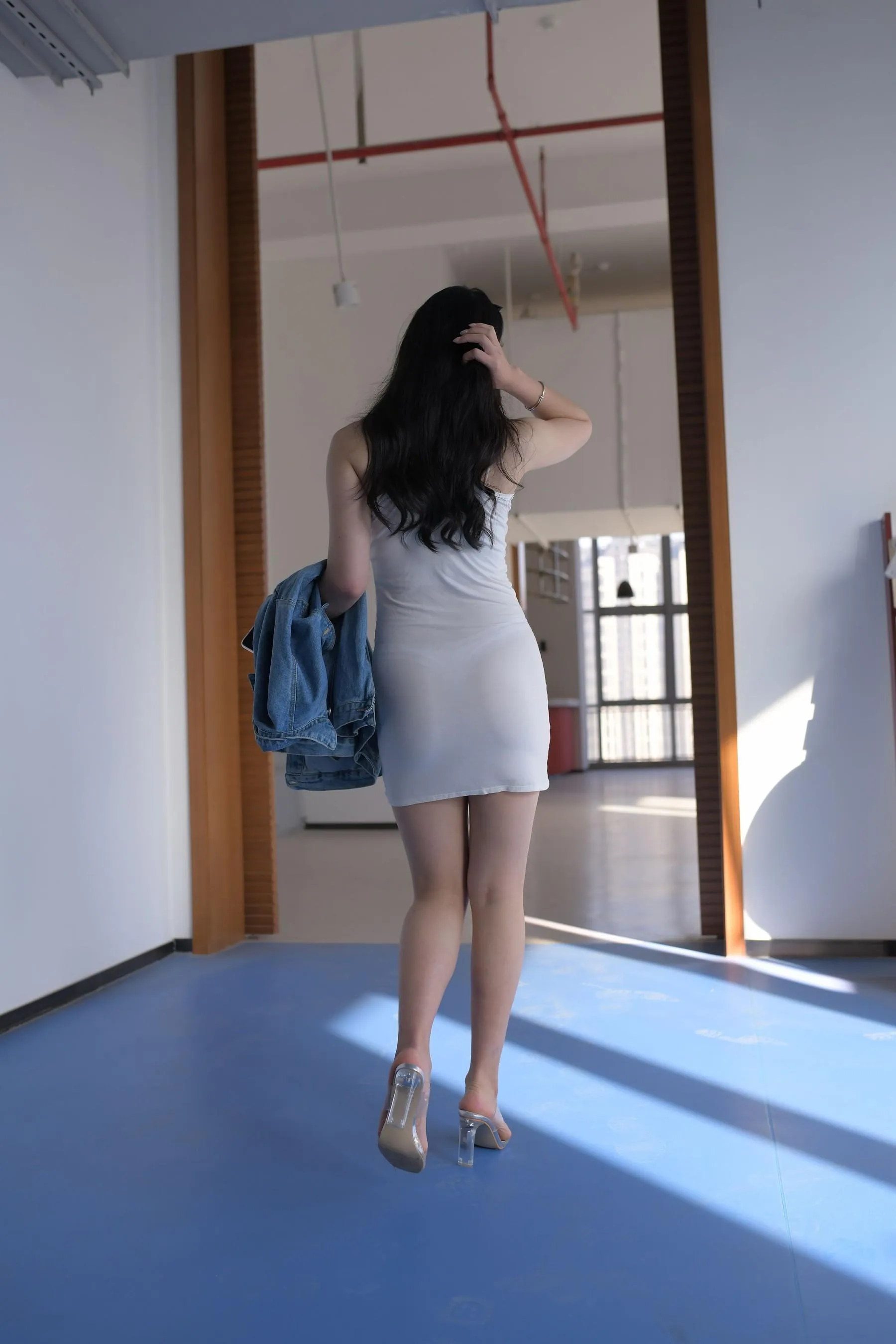 [魔镜街拍] NO.014 超性感白色包臀裙美女 [490P]插图7